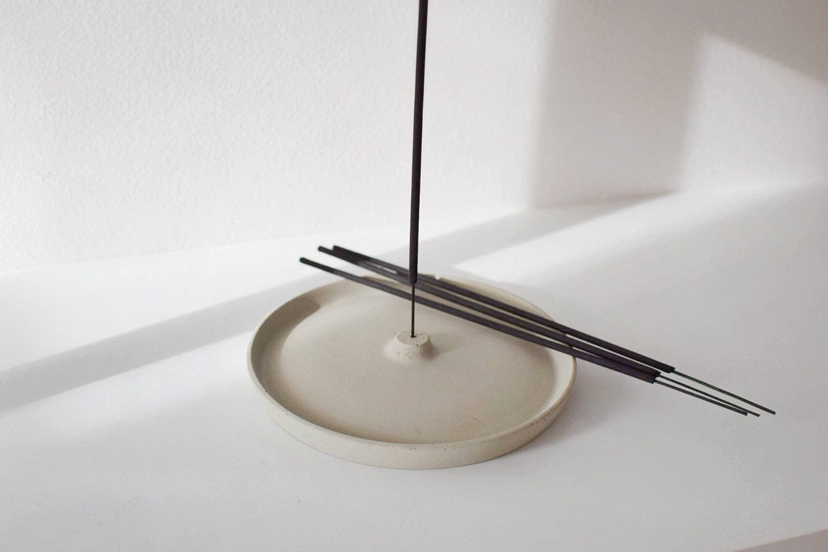 Minimalistic Incense Holder: Ecru