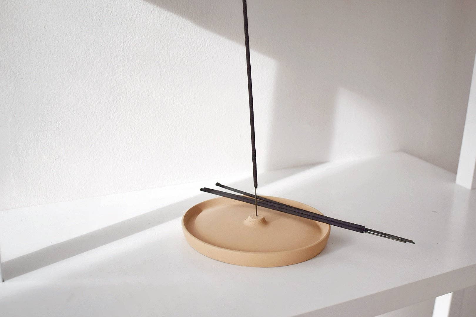 Minimalistic Incense Holder: Ecru