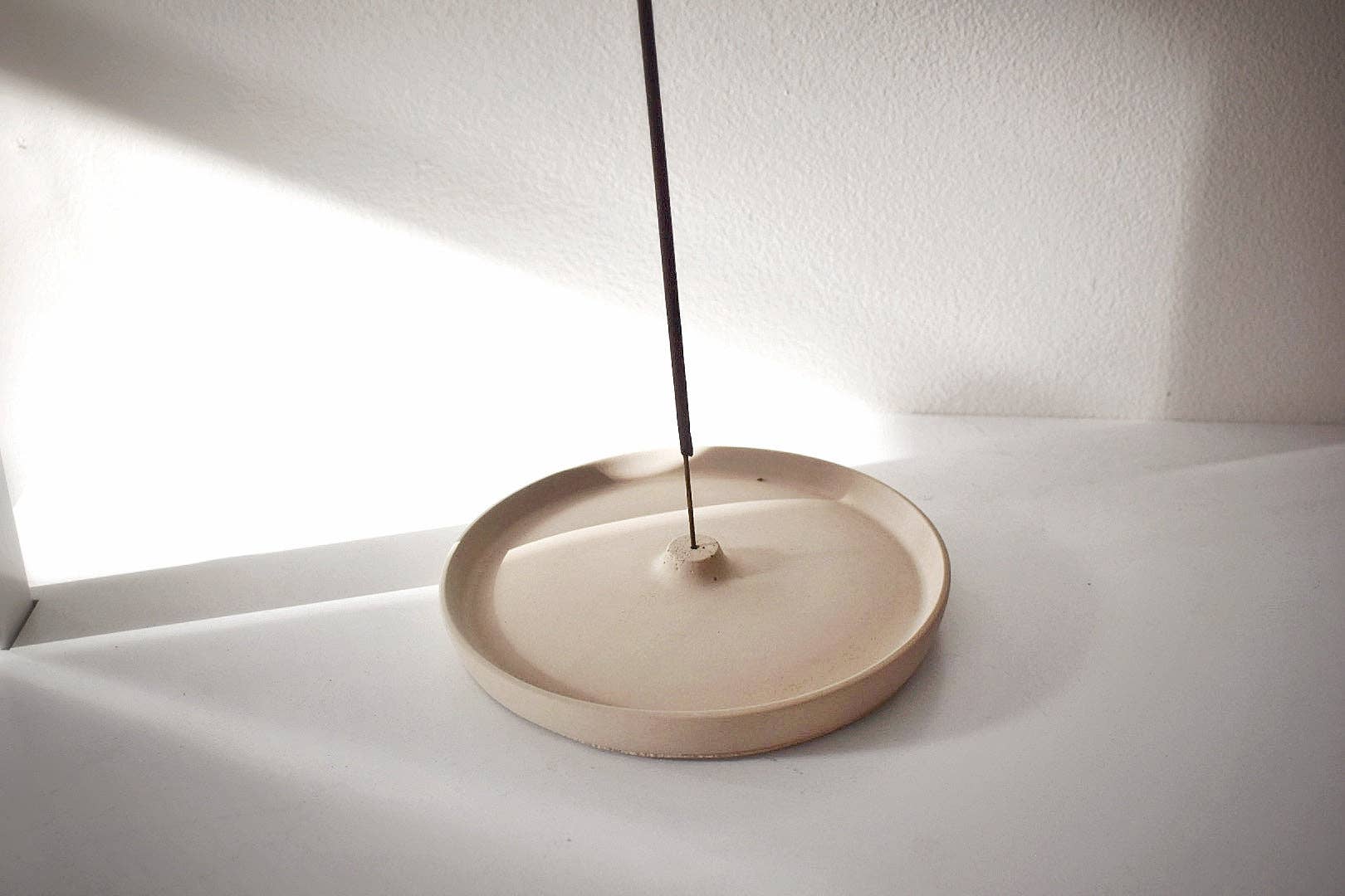 Minimalistic Incense Holder: Ecru